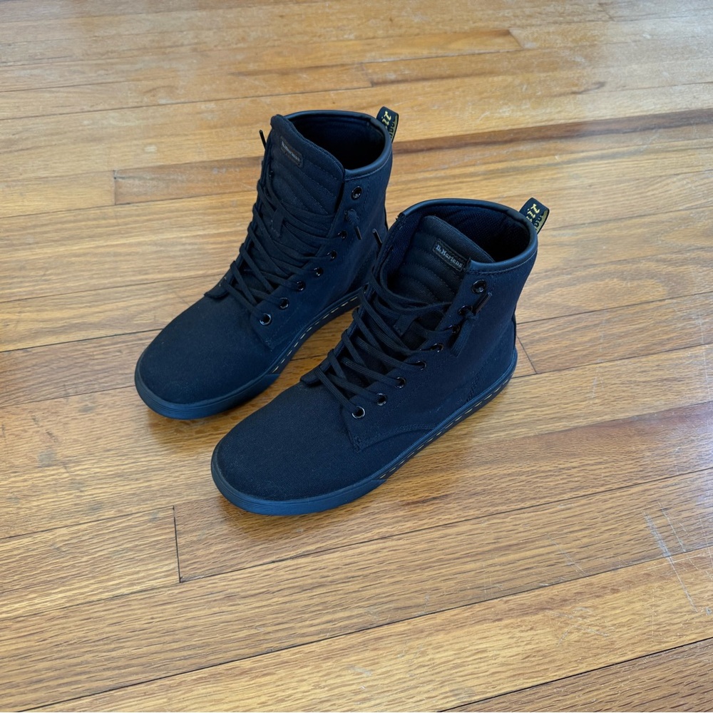 Dr. Martens Sheridan - Women’s Size 8